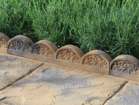 Yorkstone Scalloped Edging