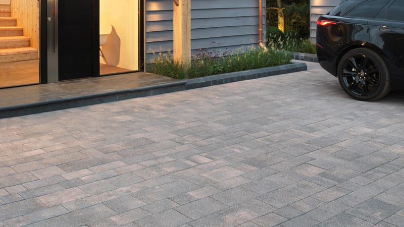 Medley Paviors Coarse Paving Blocks on a front driveway in Frost Grey