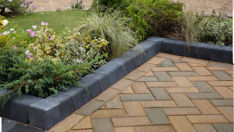 Stonemarket Pavekerb in Charcoal